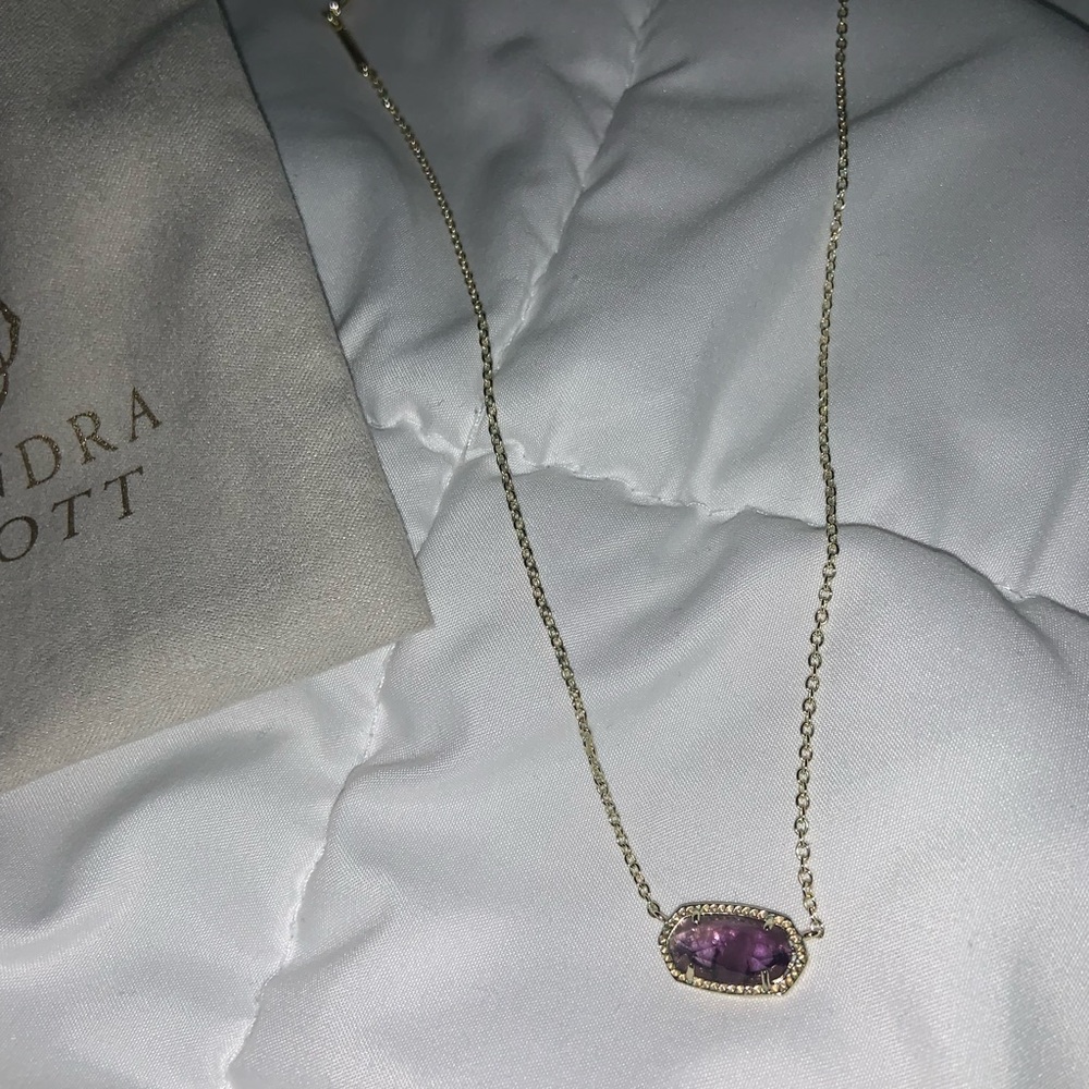 Kendra Scott necklace
